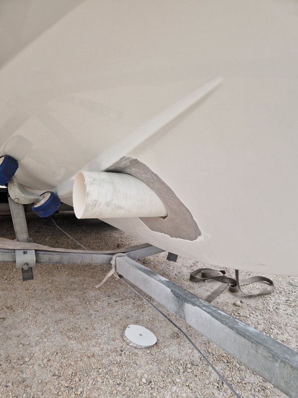 Pose propulseur d étrave.